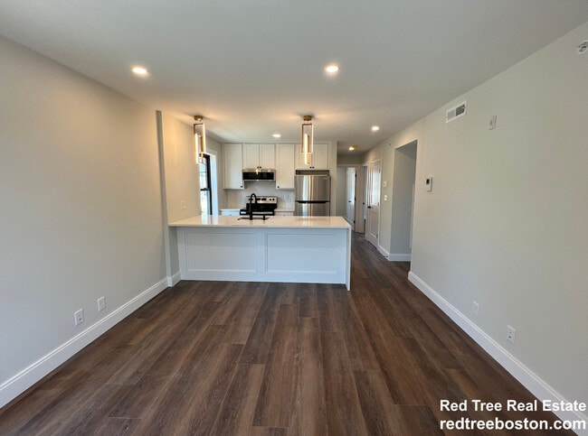 Building Photo - 25 Hunnewell Ave