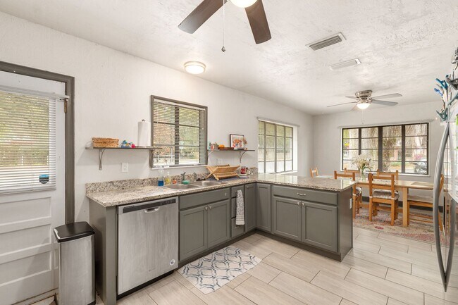 Building Photo - 5 NW 26th St