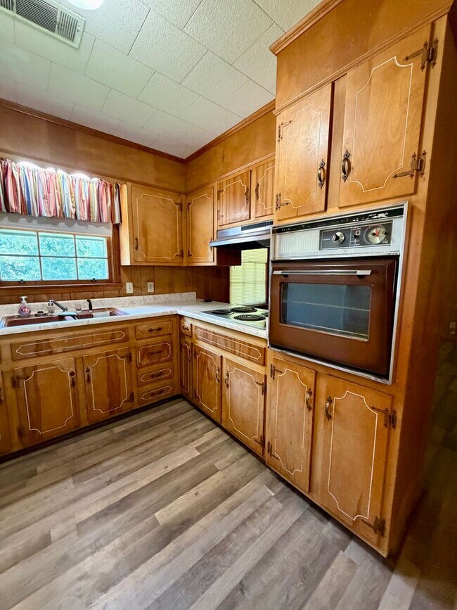 Building Photo - 2 Bed/1 Bath House