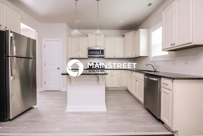 Building Photo - 4 Bedroom Pet-Friendly Home in FRANKLINTON...