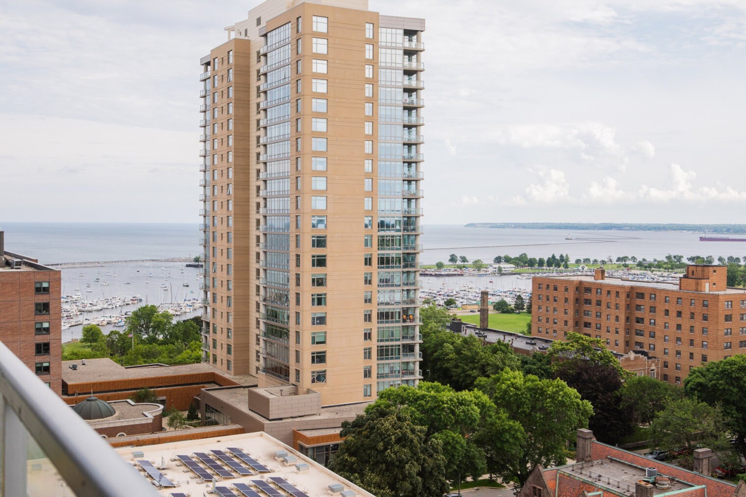 Building Photo - 1840 N Farwell Ave