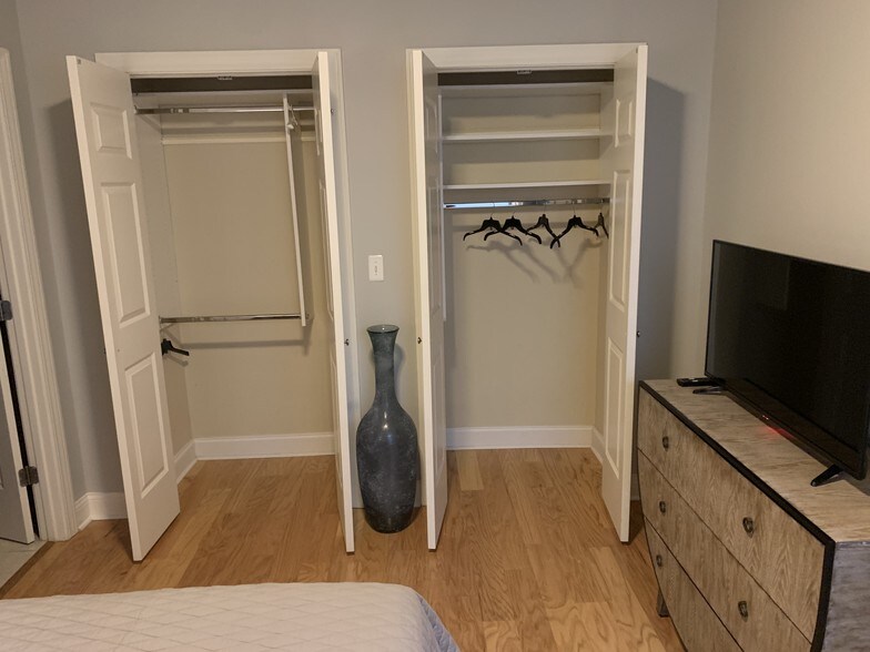 Guest bedroom - 95 S Main St