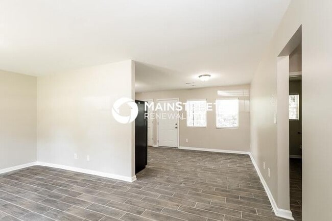 Building Photo - 3 Bedroom Pet-Friendly Home in Charlotte, NC with Main Street Renewal