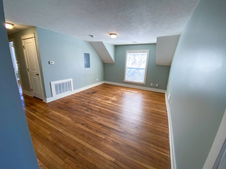 Building Photo - 36 Dwight Ave SE