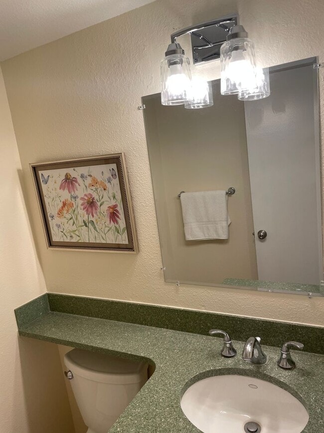 Building Photo - Fully Furnished 2/1.5 Duplex in West Sacramento