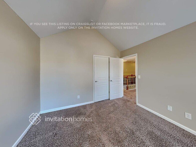 Building Photo - 505 Lakeside View