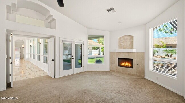 Building Photo - 8638 E Dahlia Dr