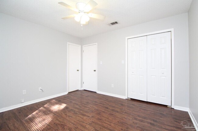 Building Photo - 7642 Sandy Creek Dr