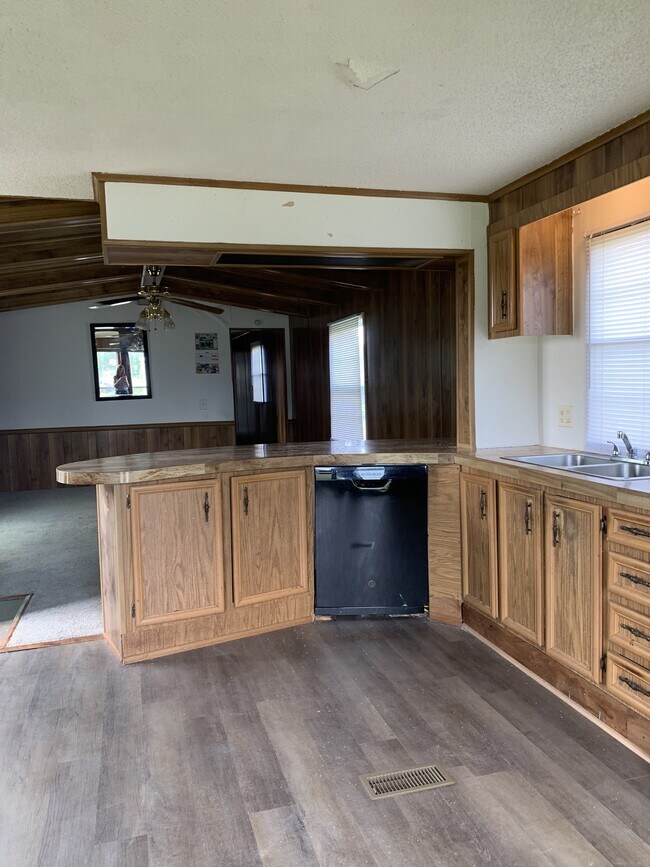 Building Photo - 5006 Willow Run Dr