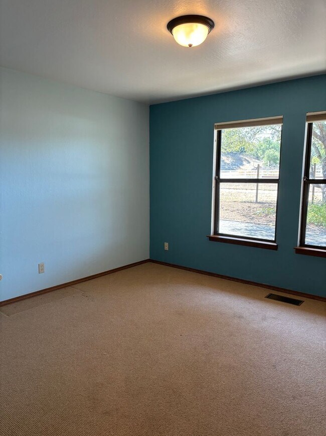 Building Photo - 6 Acres; 3 bedroom 2 bath plus bonus room ...