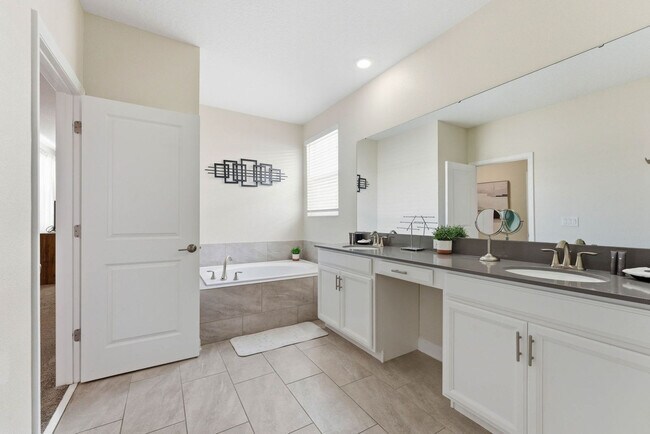 Building Photo - 770 Sticks St