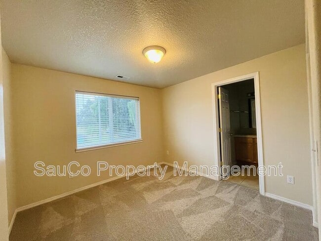 Building Photo - 1816 SE Water Lily St