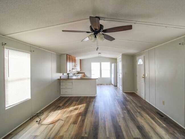 Building Photo - Move-In Ready & Lawn Care Included!