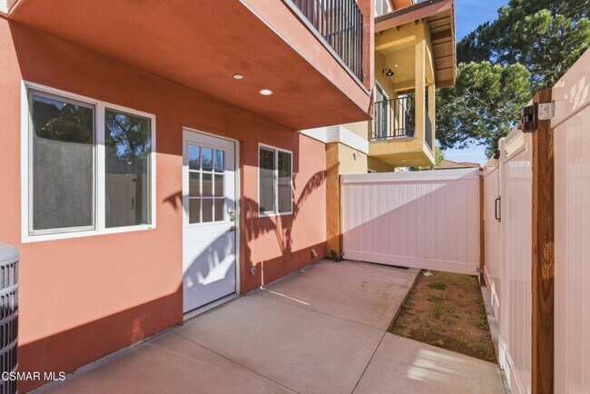 Building Photo - 1740 Patricia Ave