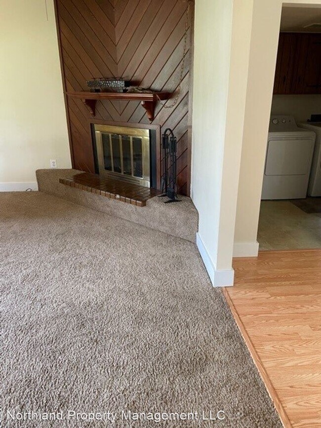 Building Photo - 3 br, 1.5 bath House - 3184 Rennie St