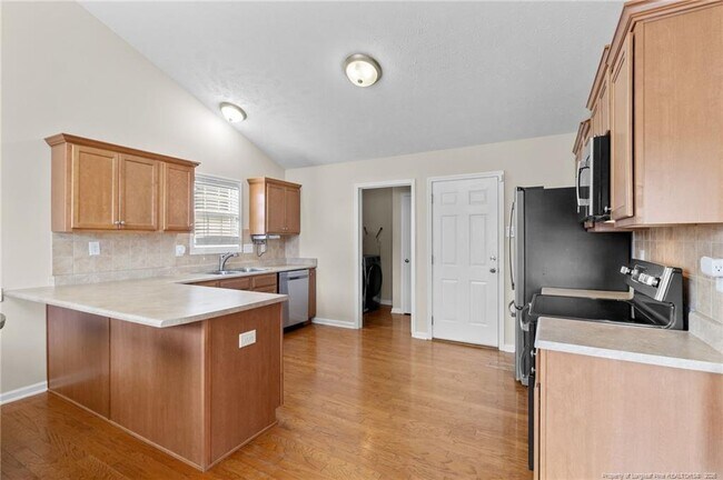 Building Photo - 255 Collinwood Dr