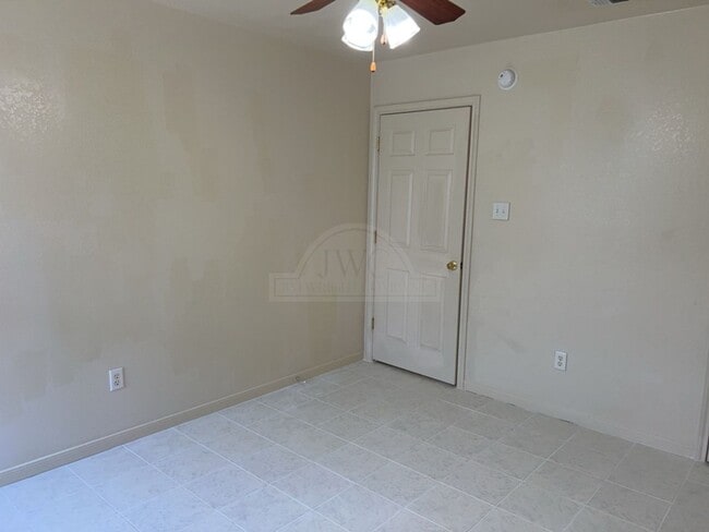 Building Photo - 1204 Nicholas Cir