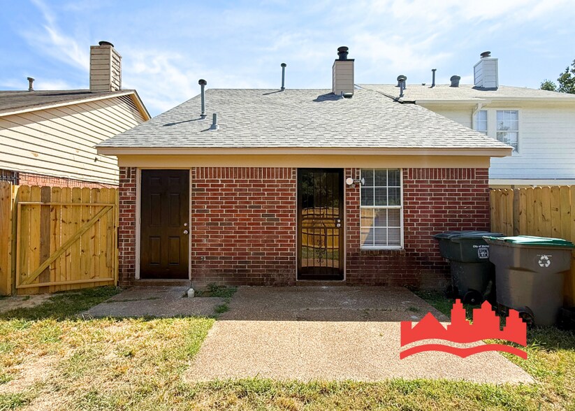 Building Photo - Welcome to 5495 Emerald Hills Dr!
