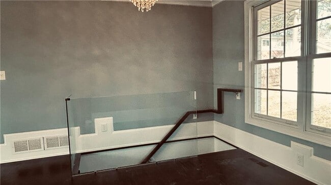 Building Photo - 2325 Elmwood Cir SE