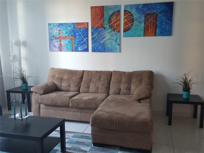 Building Photo - 5401 Collins Ave