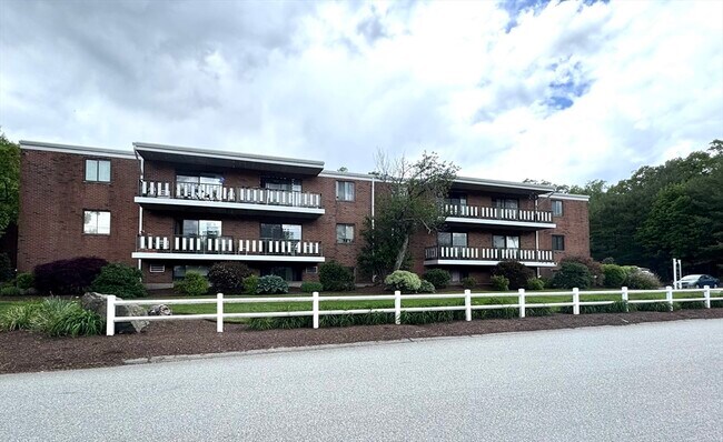 Building Photo - 80 N Warren St