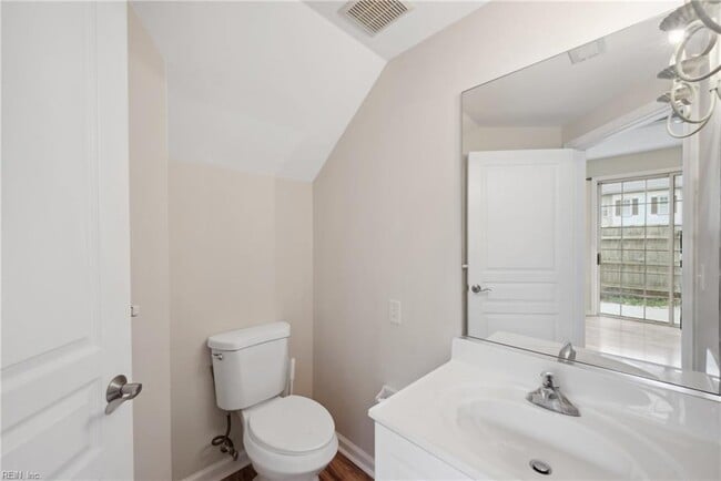 Building Photo - 2412 Wessington Dr