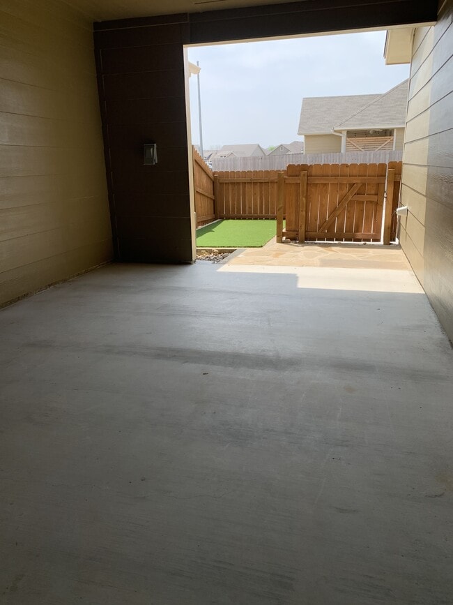 Building Photo - 7607 Stonehollow