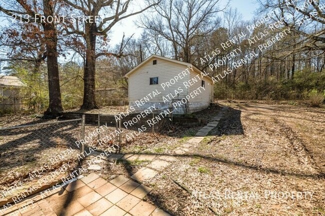 Building Photo - 213 Front St