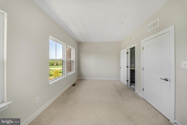 Building Photo - 3525 Carnaby St