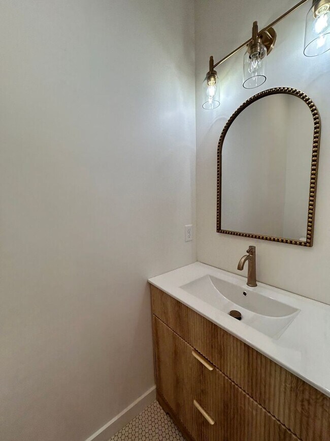 Building Photo - Beautiful New Build 3 Bed, 2.5 Bath, Home in Hixson!