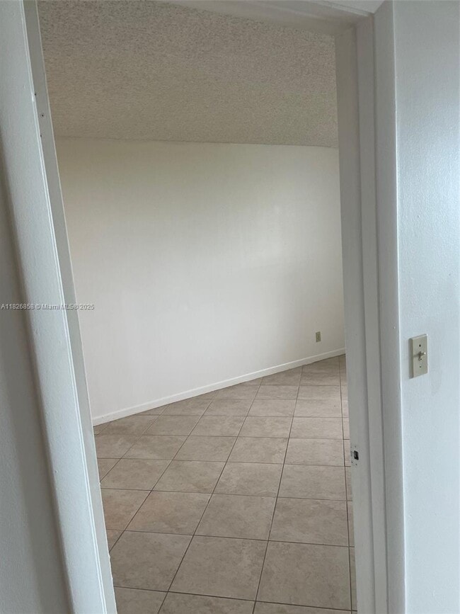 Building Photo - 2771 Riverside Dr