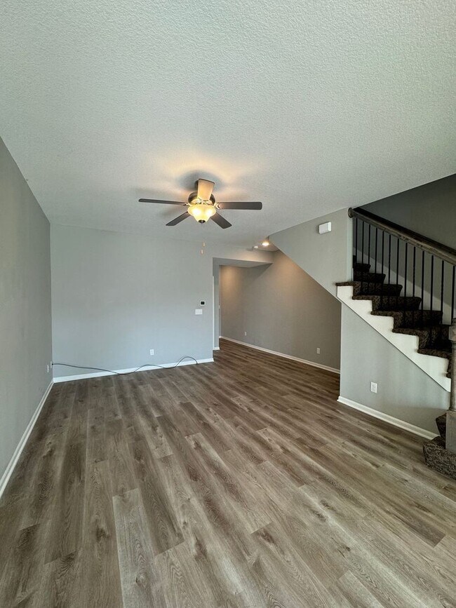Building Photo - Well-Maintained 2BR/2.5BA Townhome w/ Garage