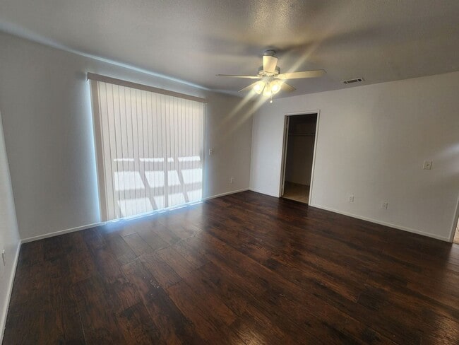 Building Photo - 3 Bedroom 2Bath- A Must See!