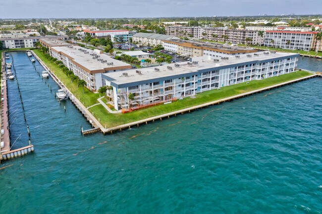 Building Photo - 110 Shore Ct