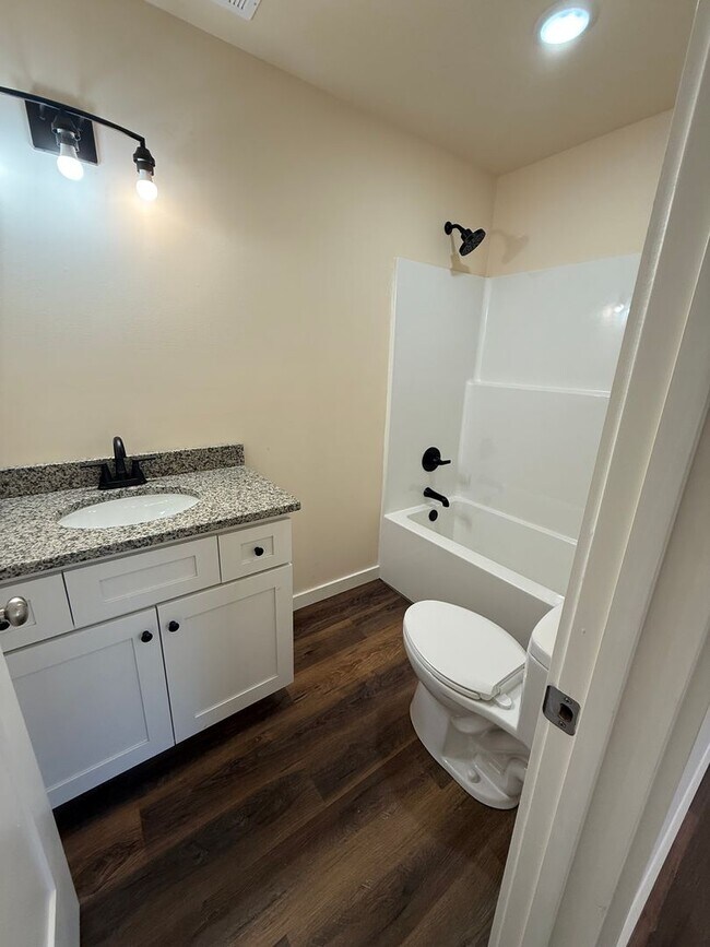 Building Photo - Simonds Road Duplex