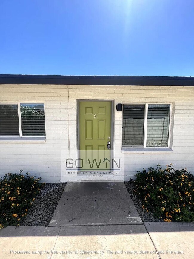 Building Photo - 825 N 10th Ave