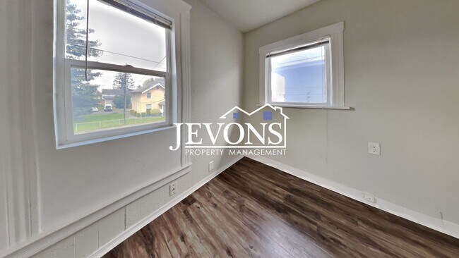 Building Photo - 723 S Sprague Ave
