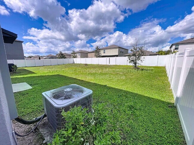 Building Photo - 10352 Blue Plume Ct