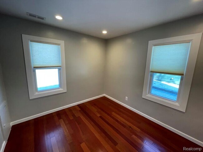 Building Photo - 1240 Wagner Ave