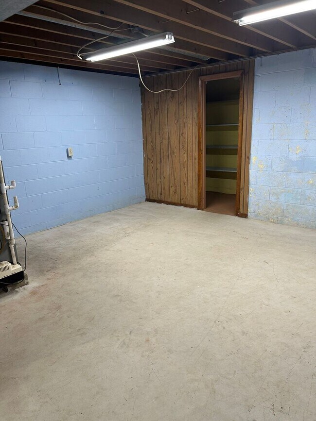 Building Photo - 3710 Hickory Ln