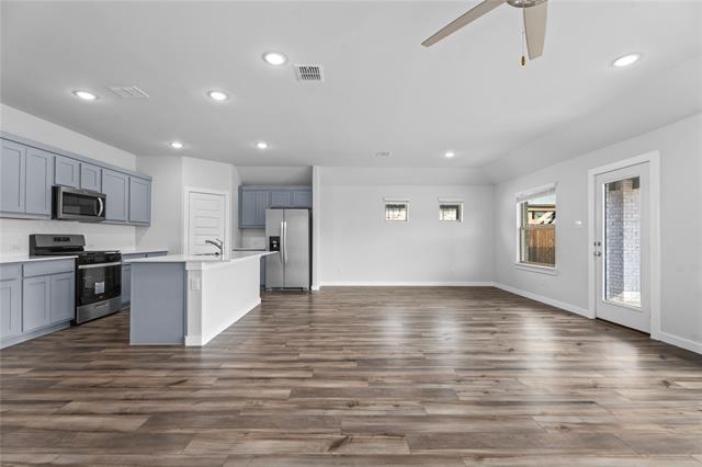 Building Photo - 718 Parkside Dr