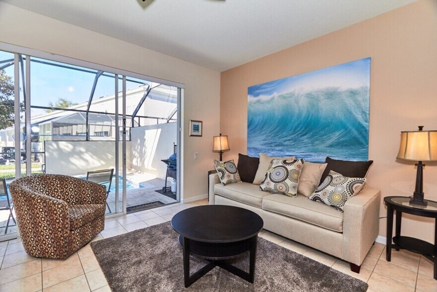 Building Photo - 2330 Silver Palm Dr