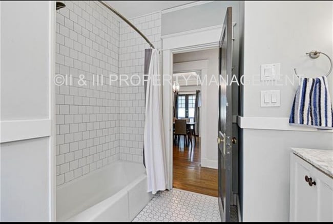 Building Photo - 11 E 57th Terrace