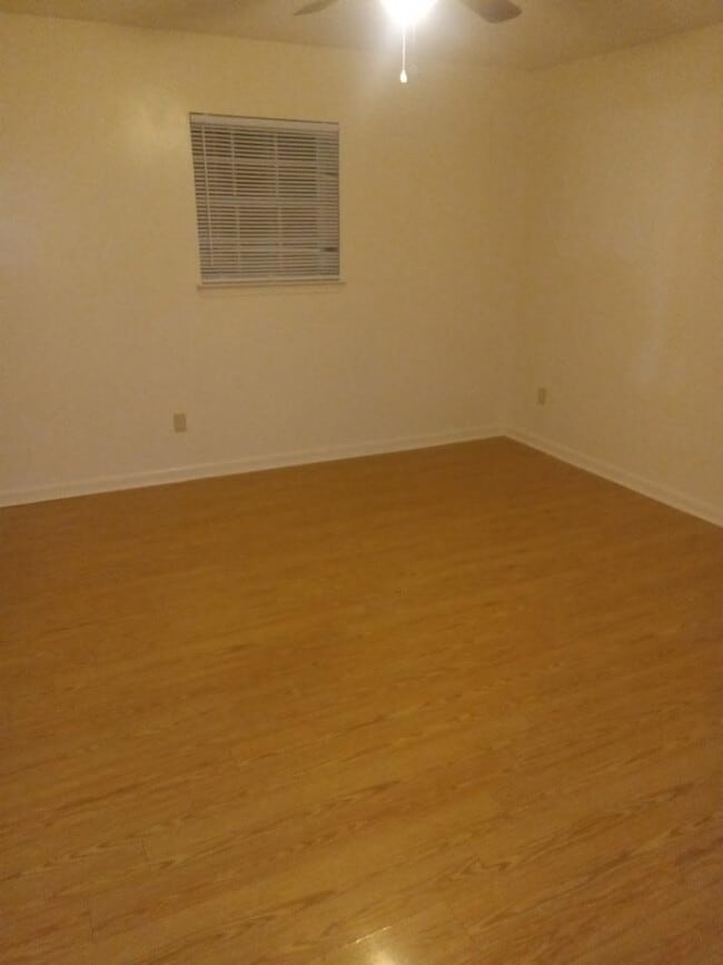 Building Photo - 313 Lee Dr