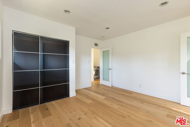 Building Photo - 3424 Primera Ave