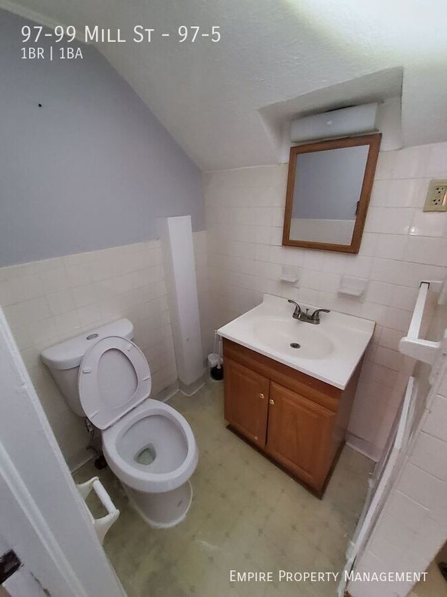 Building Photo - 1 Bedroom / 1 Bathroom Apartment in Wilkes...