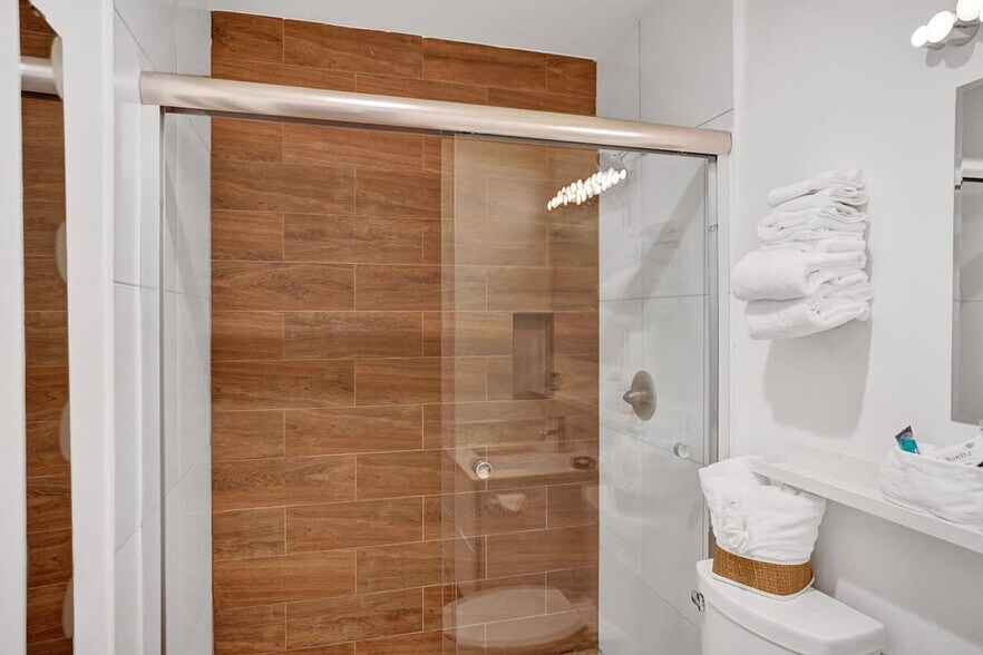 Building Photo - 3215 NE 7th St