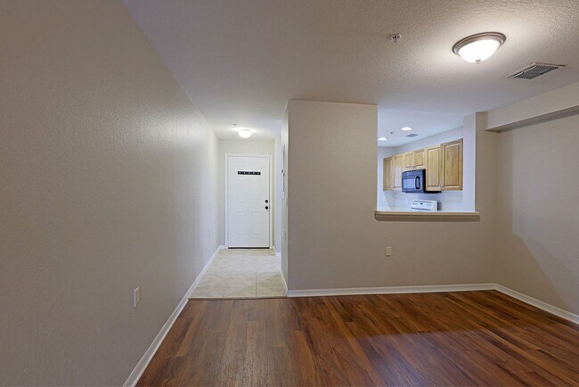 Building Photo - Villages of Stoneybrook 12000-1403