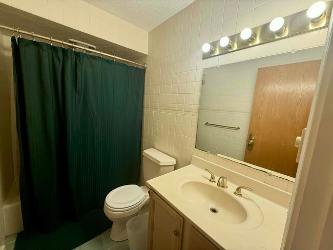Building Photo - Furnished 1 Bedroom Condo in Heart of Pitt...