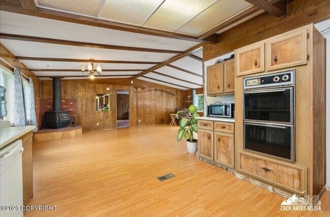 Building Photo - Rare Find! Spacious East Anchorage Home wi...